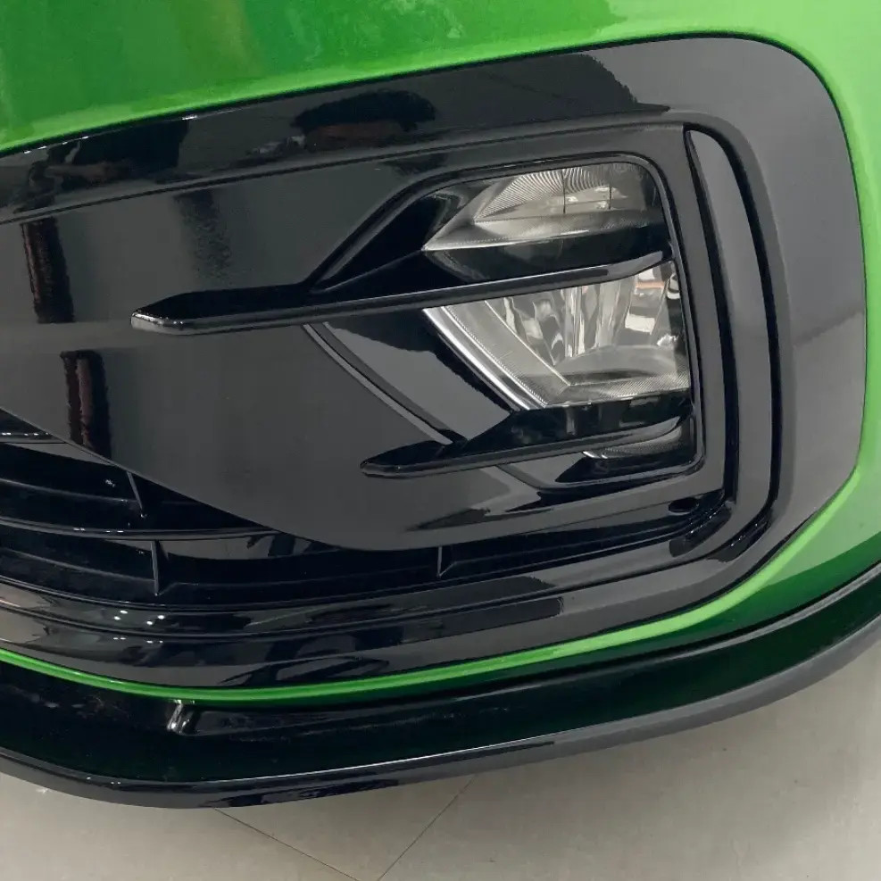 Virtus dedicated Fog lamp grill in glossy black - Image 2